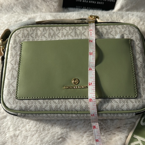 Brandnew Michael Kors Camera Bag - Picture 8 of 8